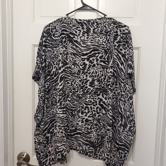 NWT Michael Michael Kors Animal Print Blouse Size L/XL, Ret. $98 - Picture 10 of 10